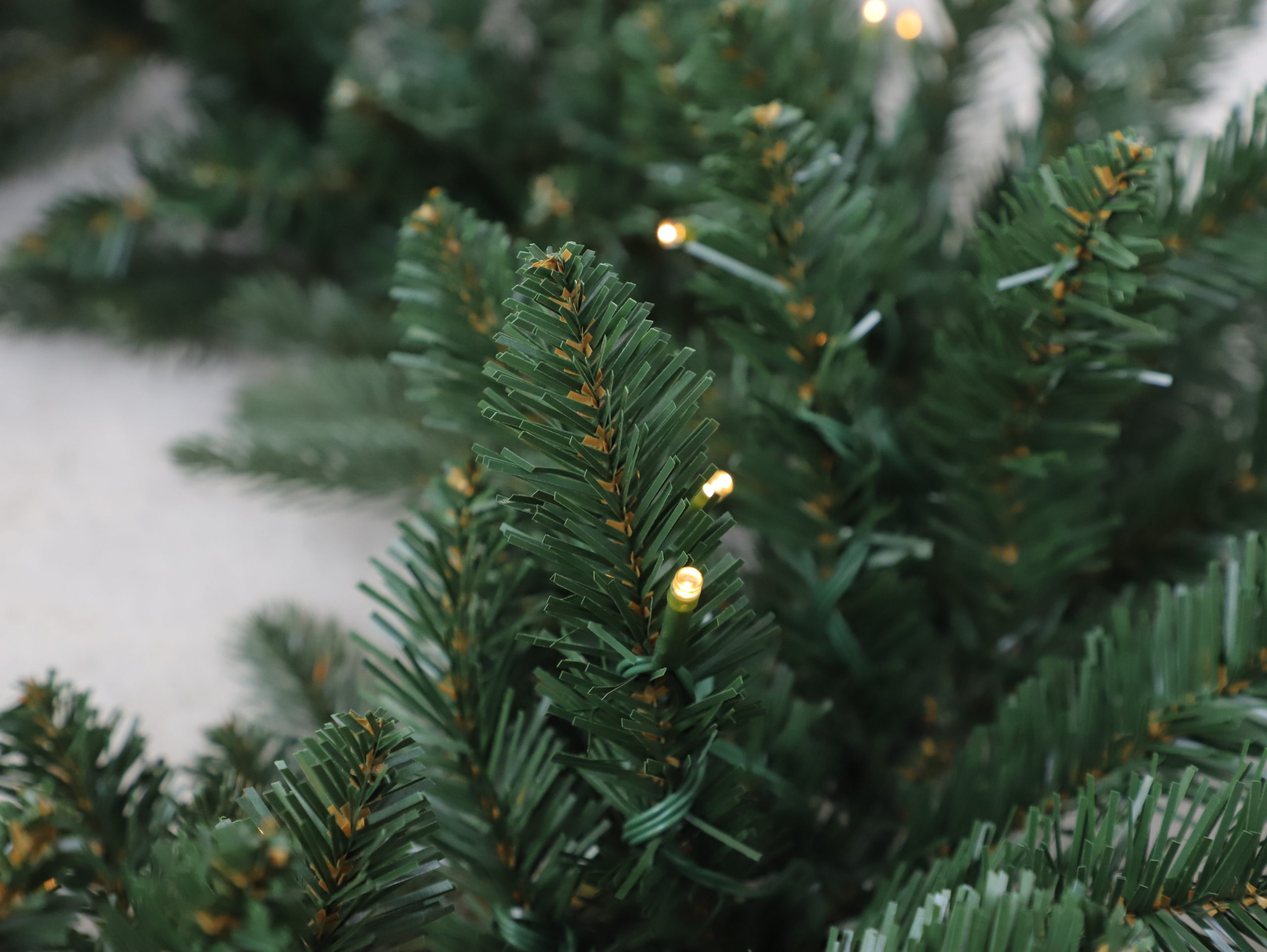 270cm Premium Mixed branch prelit Green Christmas Garland - with timer - Image 8
